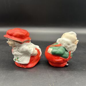 Vintage Santa & Mrs Claus Warming Bums Salt & Pepper Shaker Set Taiwan 3.5”